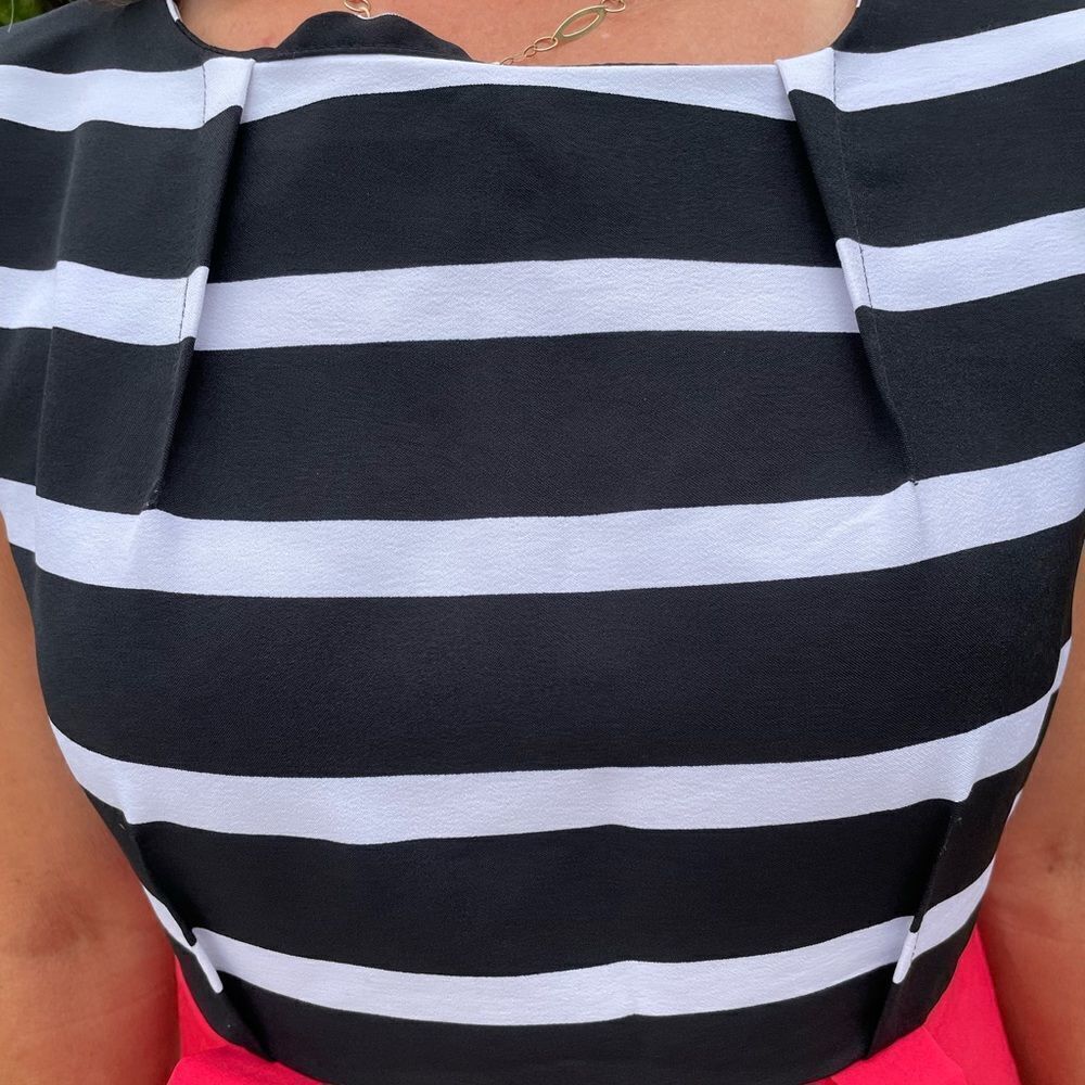 RED, BLACK AND WHITE STRIPE SLEEVELESS DRESS‎ - Picture 6 of 8